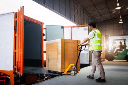 Comment choisir le matériel de manutention adapté à vos besoins industriels ?